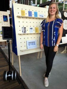Cindy presentatie wandering eyes ,et telepresence robot